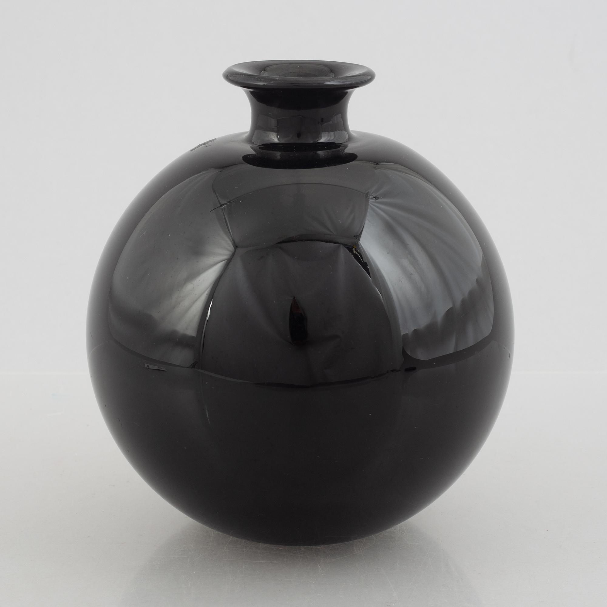 Harald Notini, a "Cryopas" vase model C11550, Pukebergs Glasbruk, 1930s.