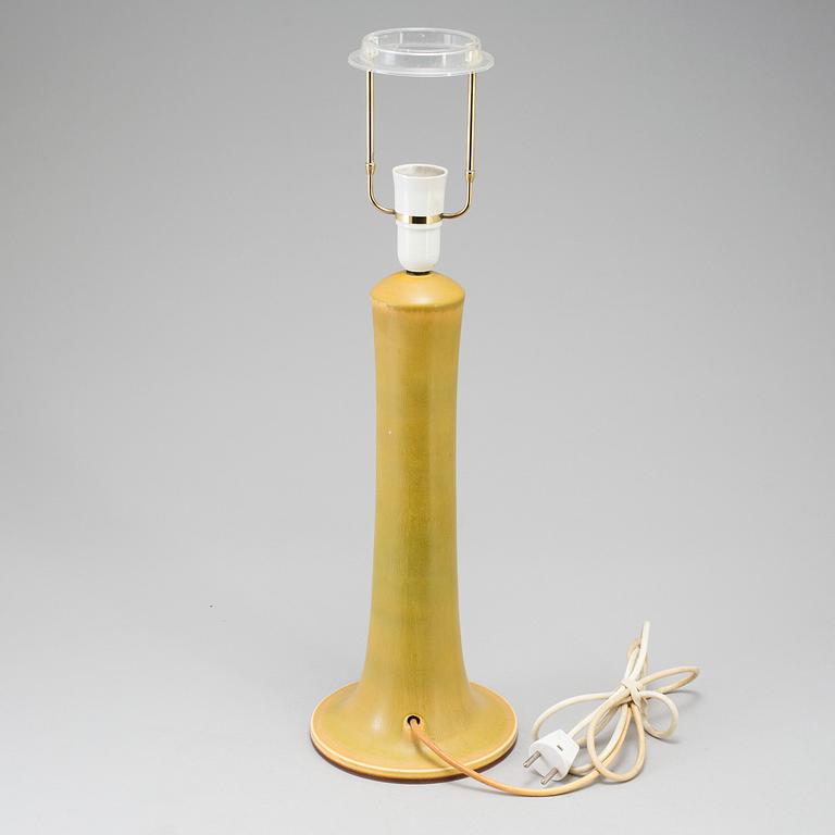 A steone wear table light i yellow hares fur gaze signed by Berndt Friberg for Gustavsberg.