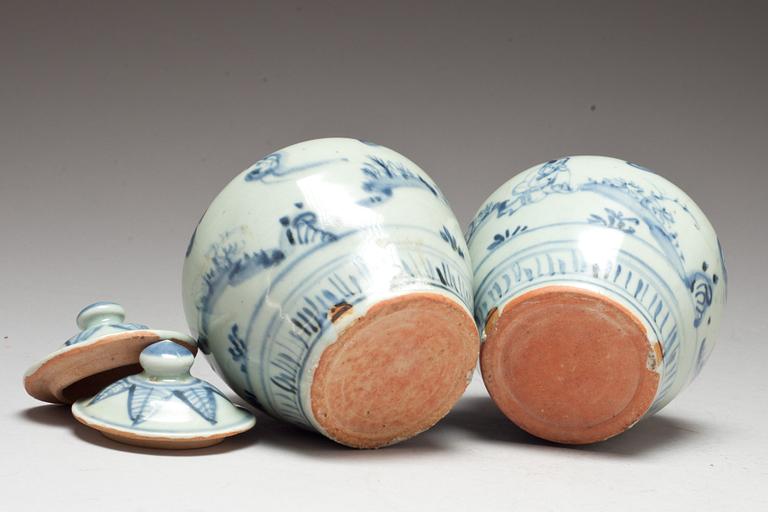 URNOR med LOCK, porslin, Ming-stil, 1900-tal.
