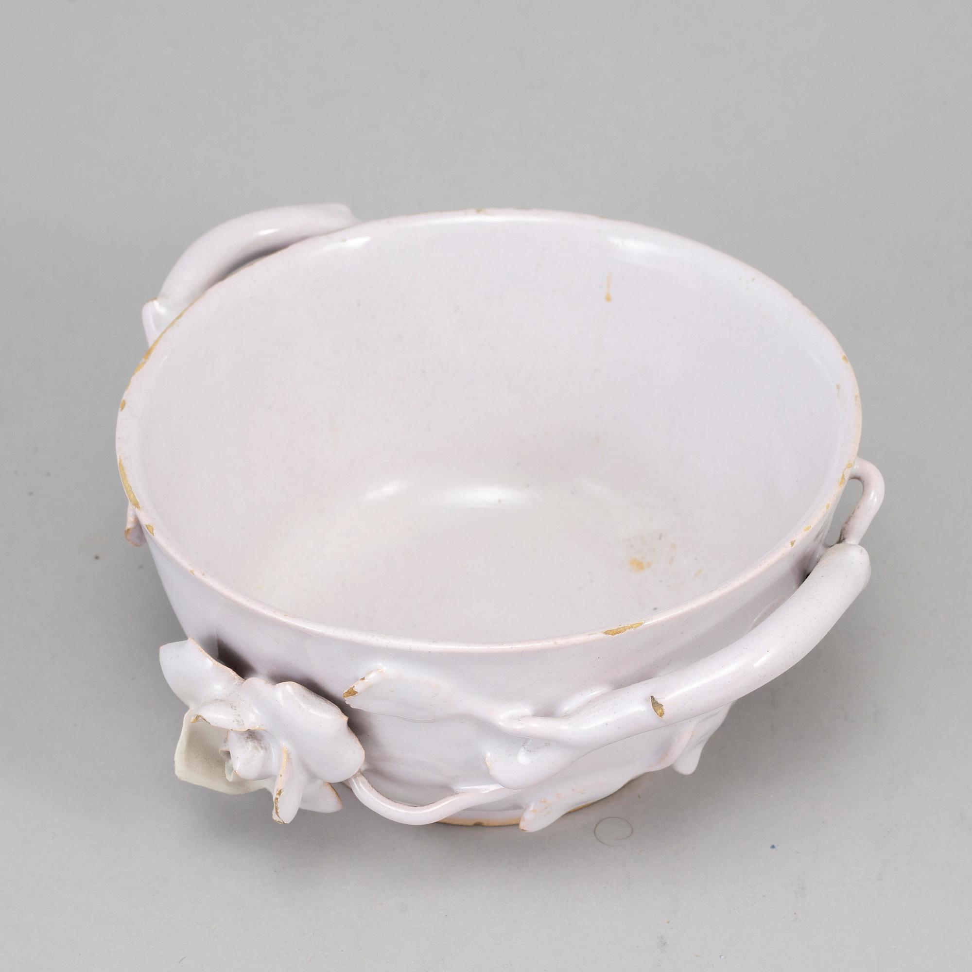 A Swedish Marieberg faience bowl, 18th Century.
