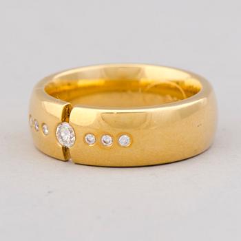 A RING, brilliant cut diamonds, 18K gold. Aluna.