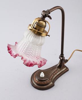 BORDSLAMPA, patinerad metall, 1900-talets första hälft.