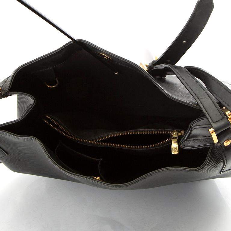 Louis Vuitton,.