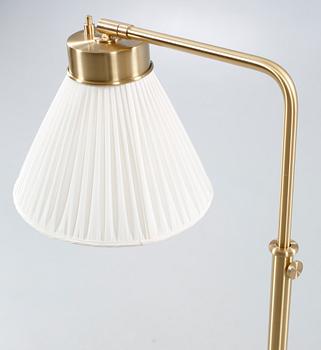 JOSEF FRANK, golvlampa, "1842", Firma Svenskt Tenn, daterad 2013.