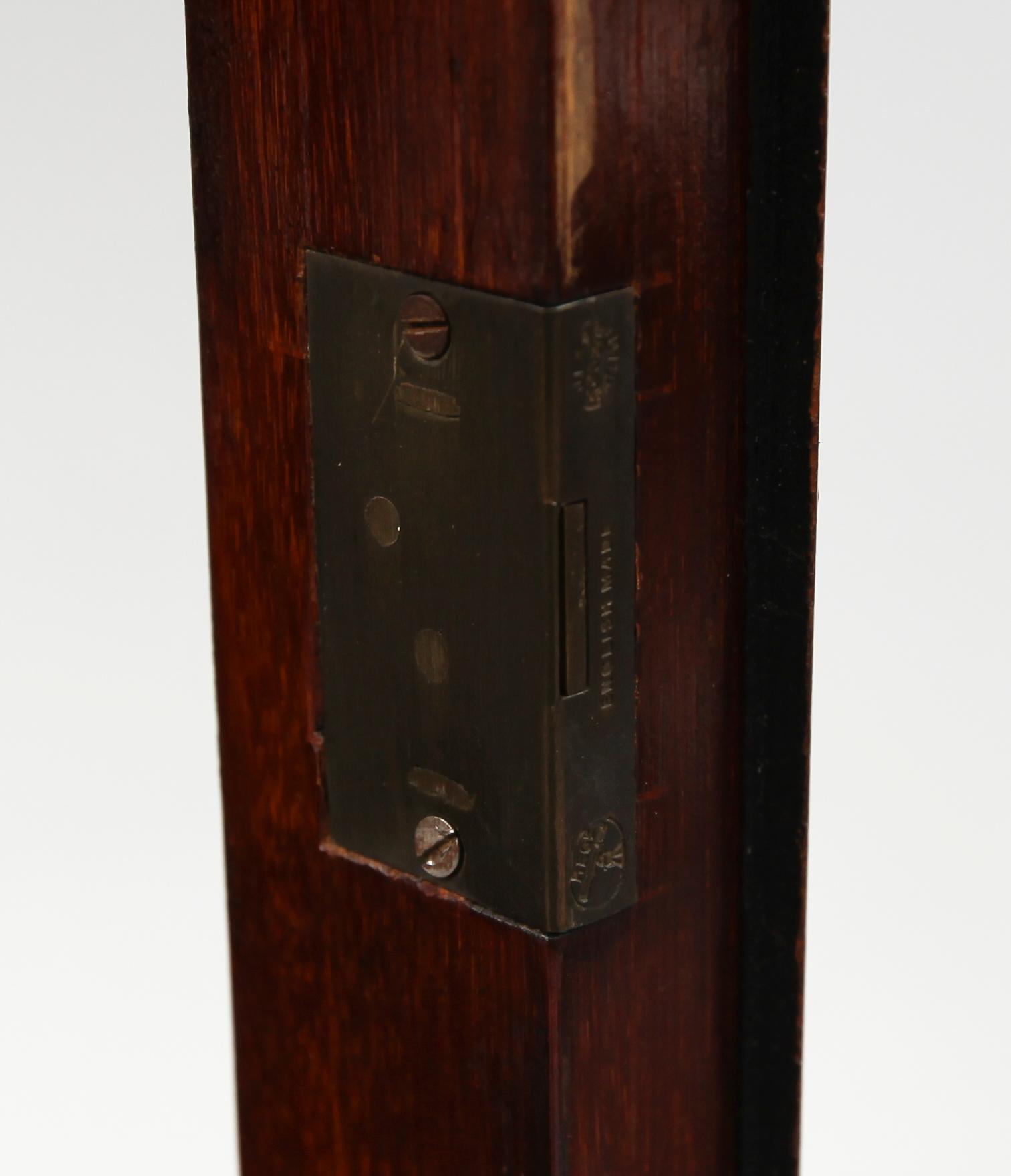 VITRINSKÅP, England, 1900-talets första hälft.