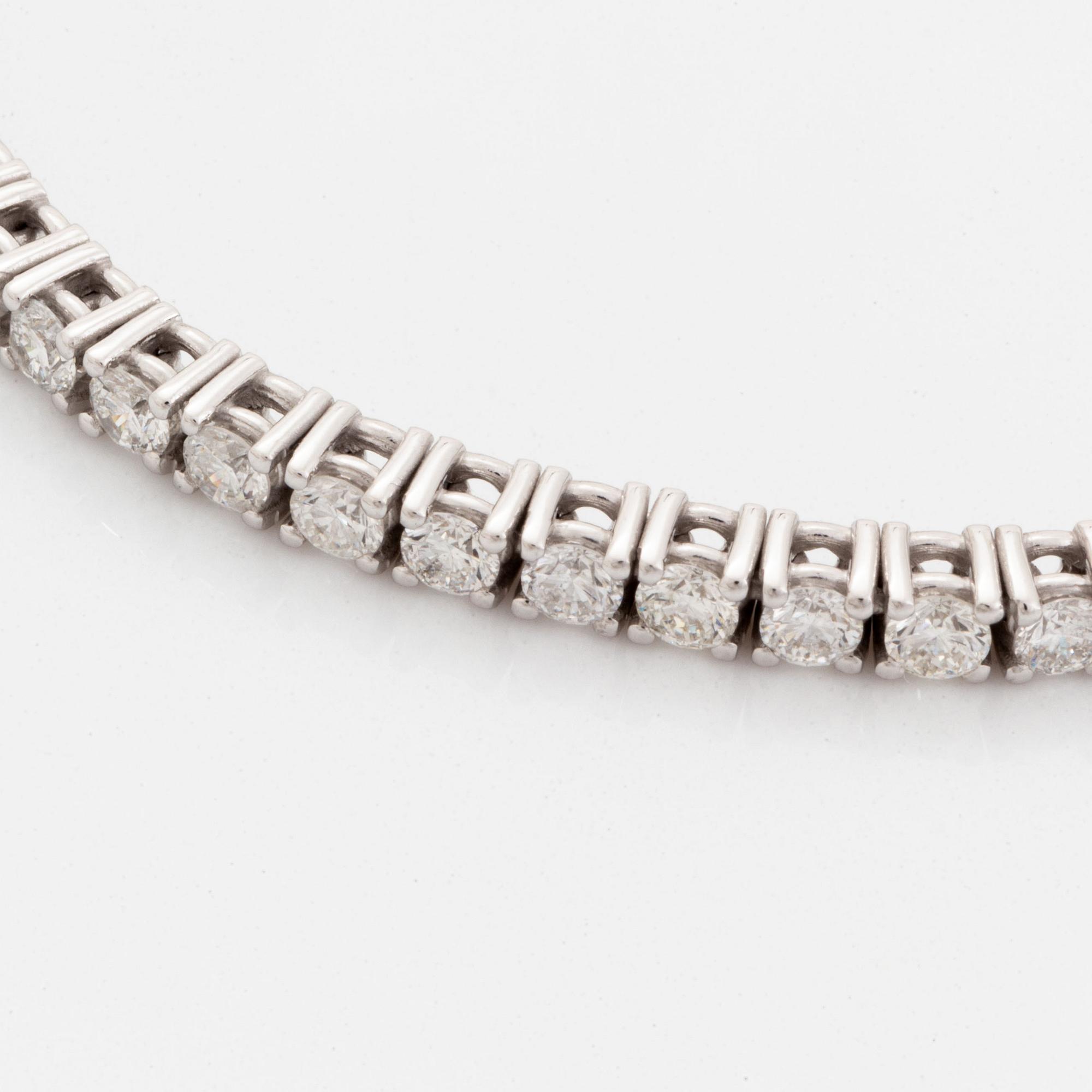 Brilliant-cut diamond tennis bracelet, with report HRD.