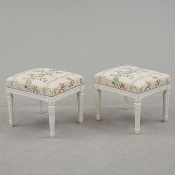 TABURETTER, ett par, gustavianska, 1700-talets slut.