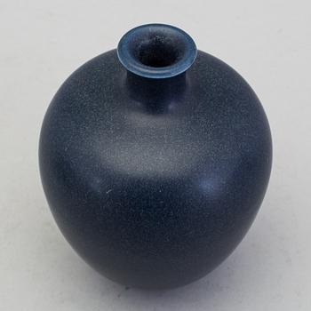 ERICH OCH INGRID TRILLER, vas, stengods, Tobo, 1900-talets tredje kvartal.