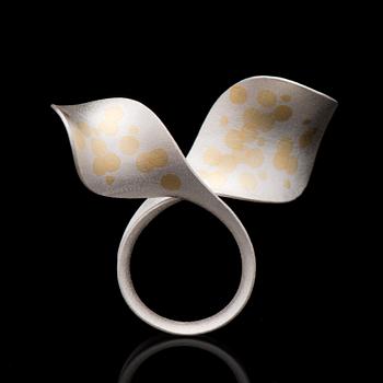 CHAO-HSIEN KUO, RING, "Leaf ring, gold bubbles", silver, 2012.