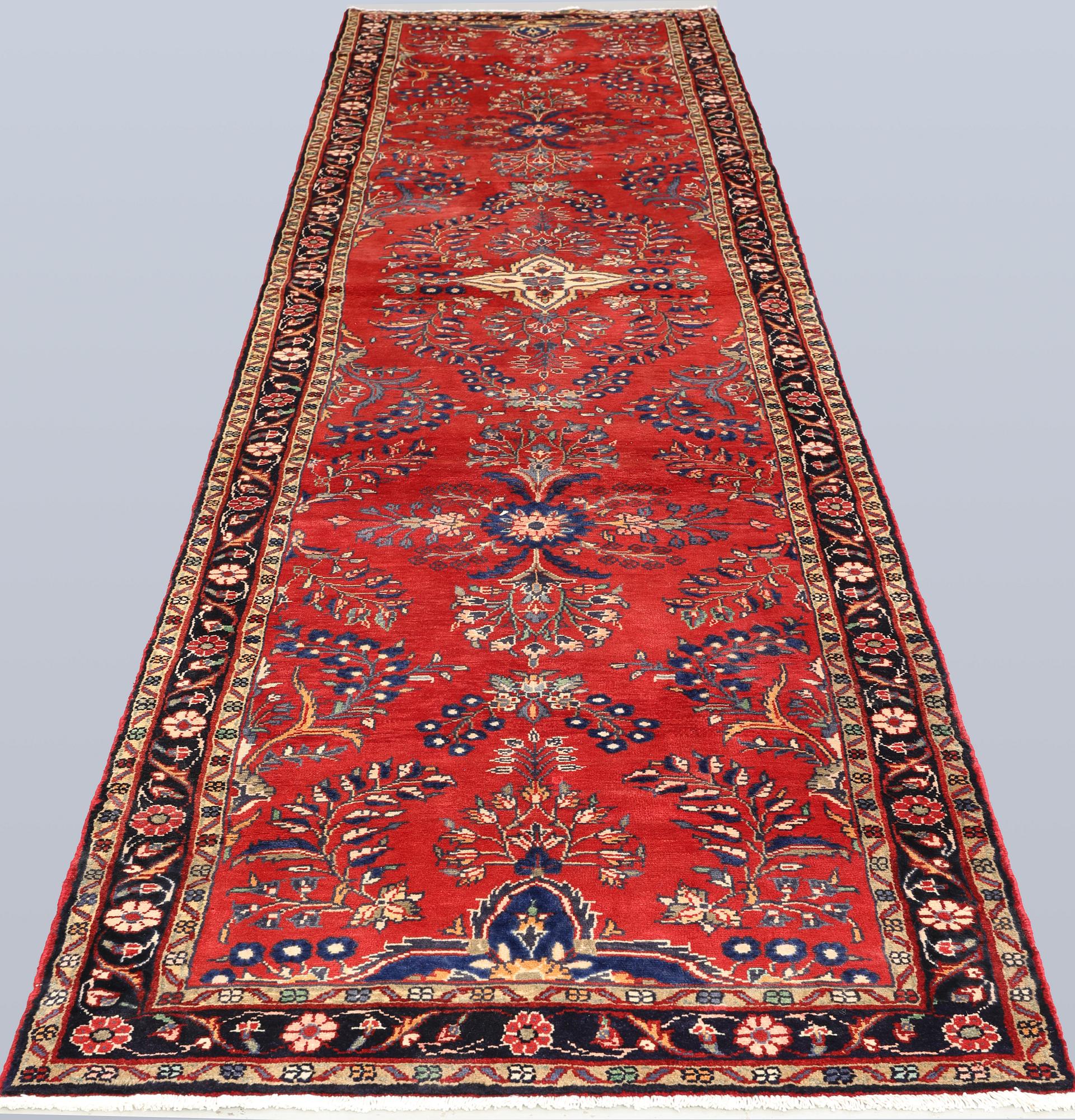 A Hamadan runner, approx. 412 x 100 cm.
