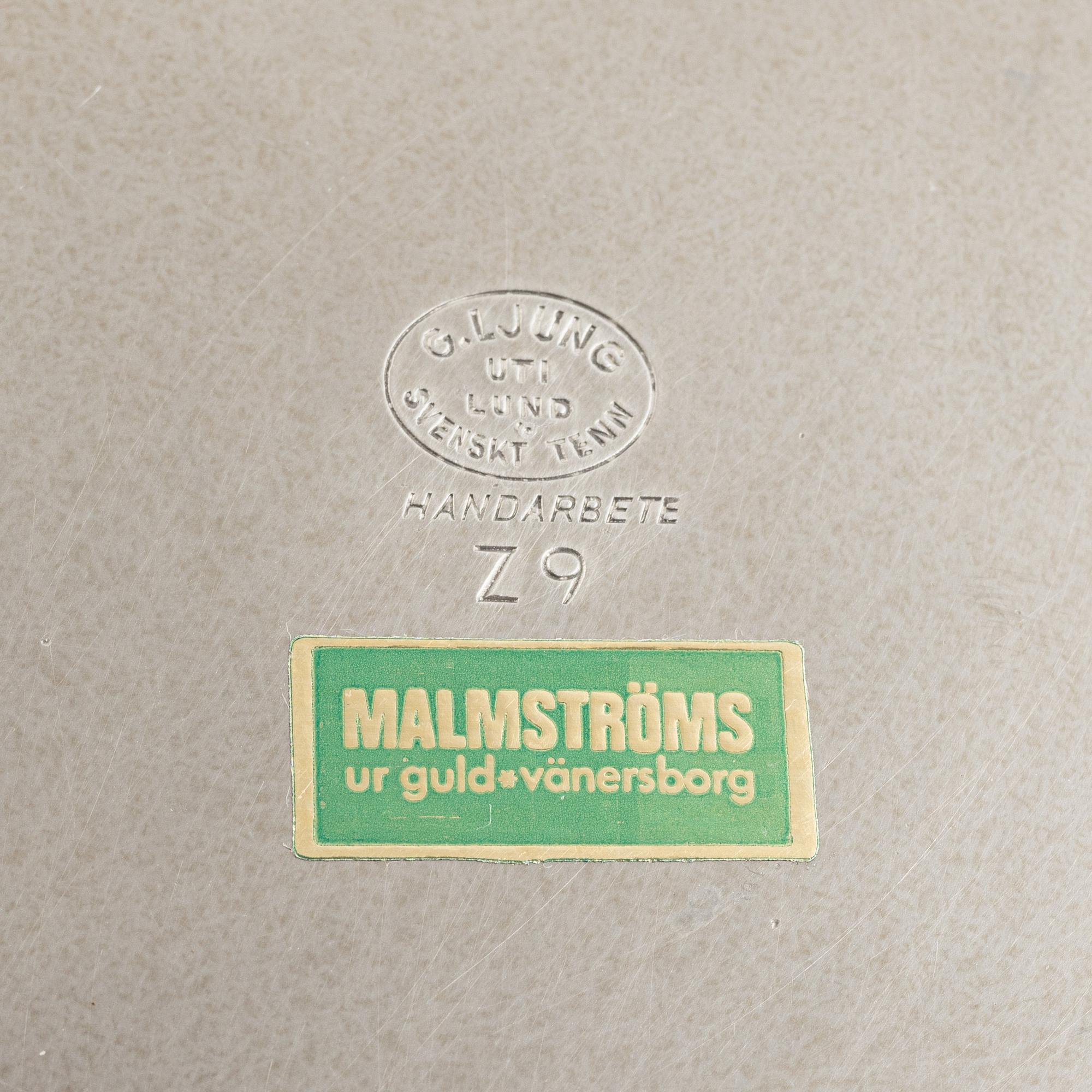 Kuverttallrikar, 12 st, tenn, G. Ljung uti Lund, 1974.