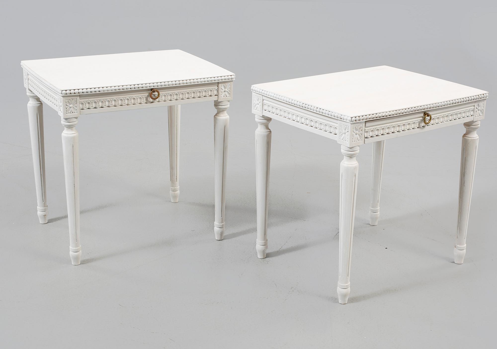 SÄNGBORD, ett par, gustaviansk stil, 1900-talets andra hälft.