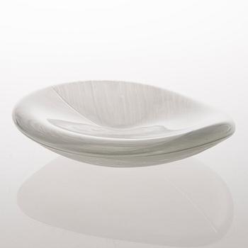 A bowl 'Lehti '(Leaf) 3337, signed Tapio Wirkkala Iittala.