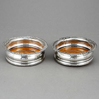 COASTERS, 2 st, nysilver, märkta Bannister, sekelskiftet 1800/1900.