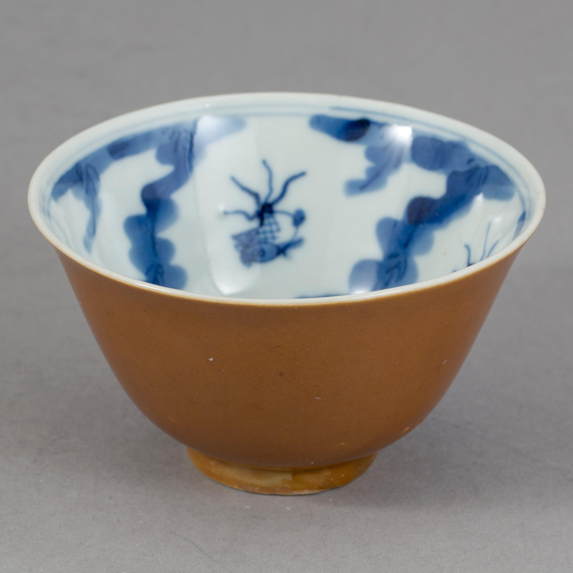 KOPPAR, 3 st olika. Porslin, Kina, 1700-tal.