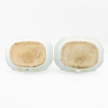 Stekfat, 2 st, kompaniporslin, Kina, Qingdynastin, Qianlong (1736-95).