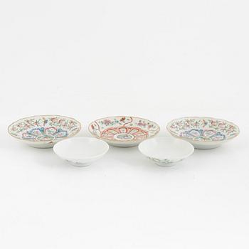 A pair of Chinese famille rose porcelain covers, and three saucers, late Qing dynasty, 19th century.