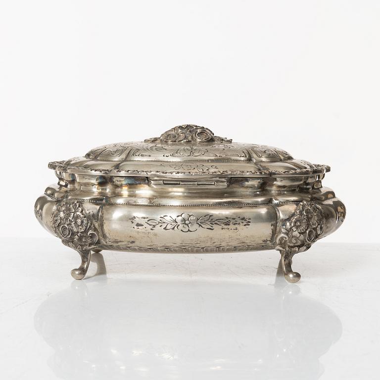 A Rococo style silver box, Argentina, 20th Century.