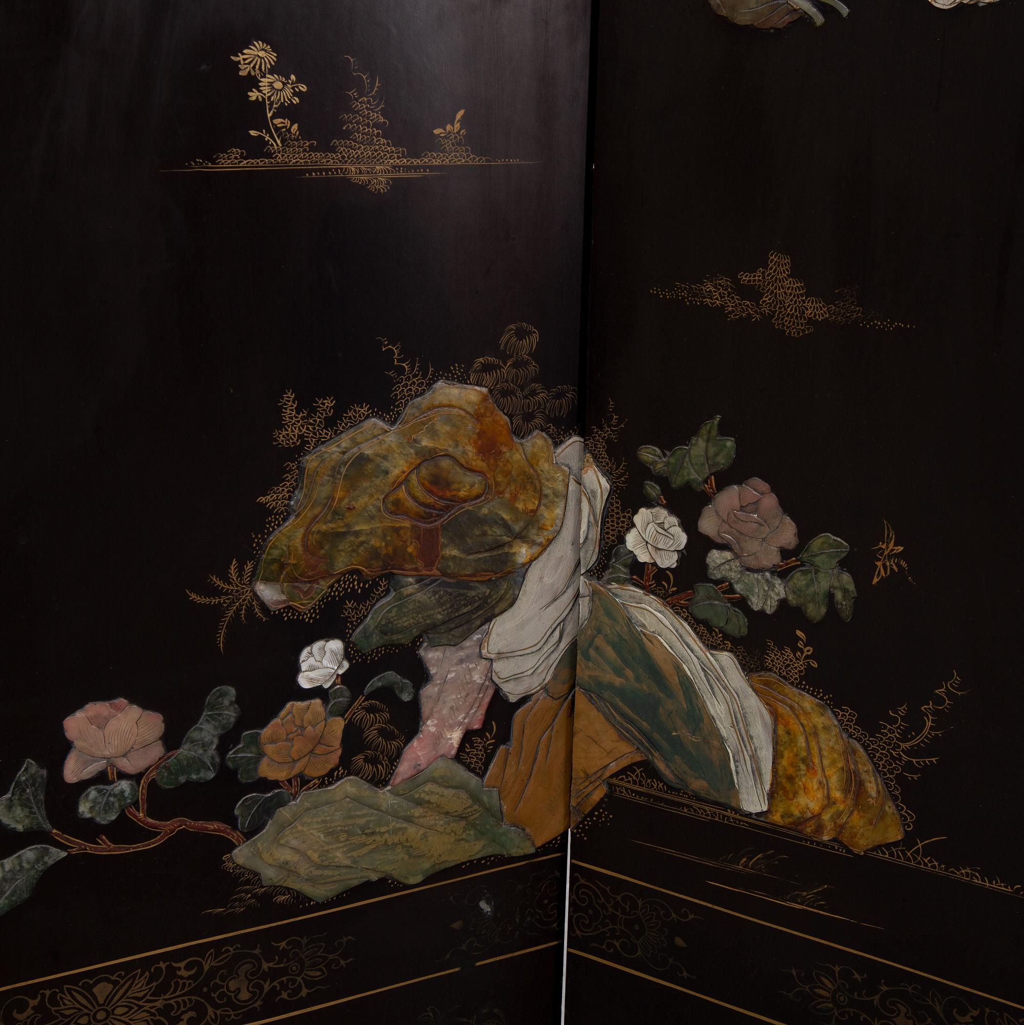 A chinese screen with stone inlay, first half of the 20th Century.
