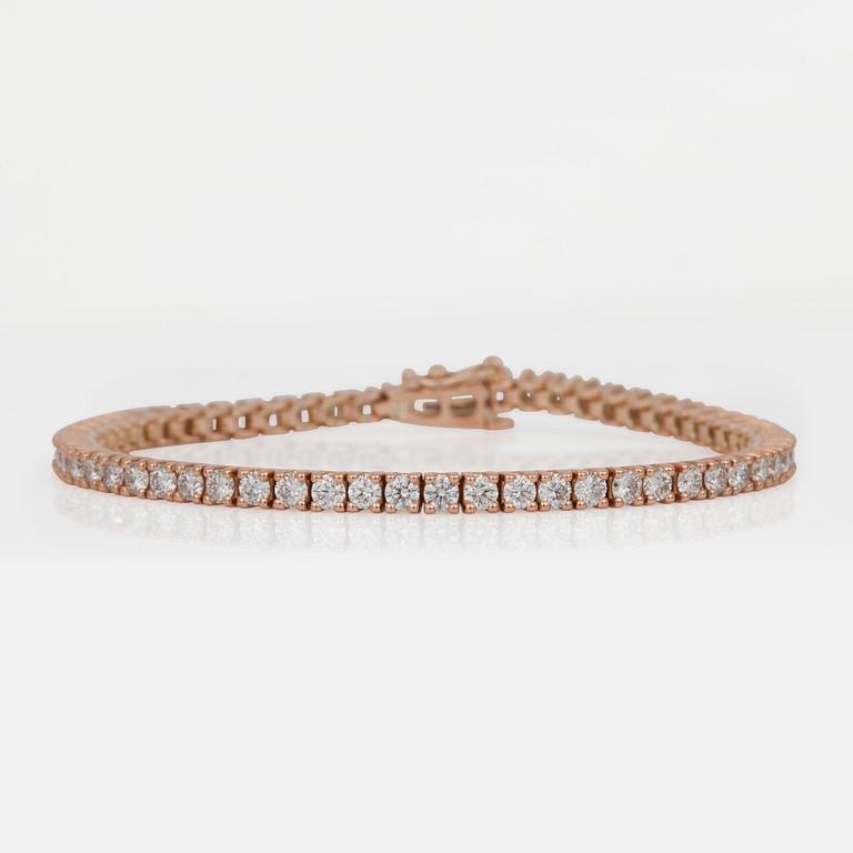 A 4.81 ct brilliant-cut diamond bracelet. Weight according to engraving.