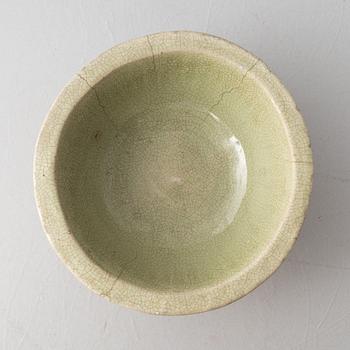 Bowl, celadon, stoneware, China, Qing dynasty, 19th century.