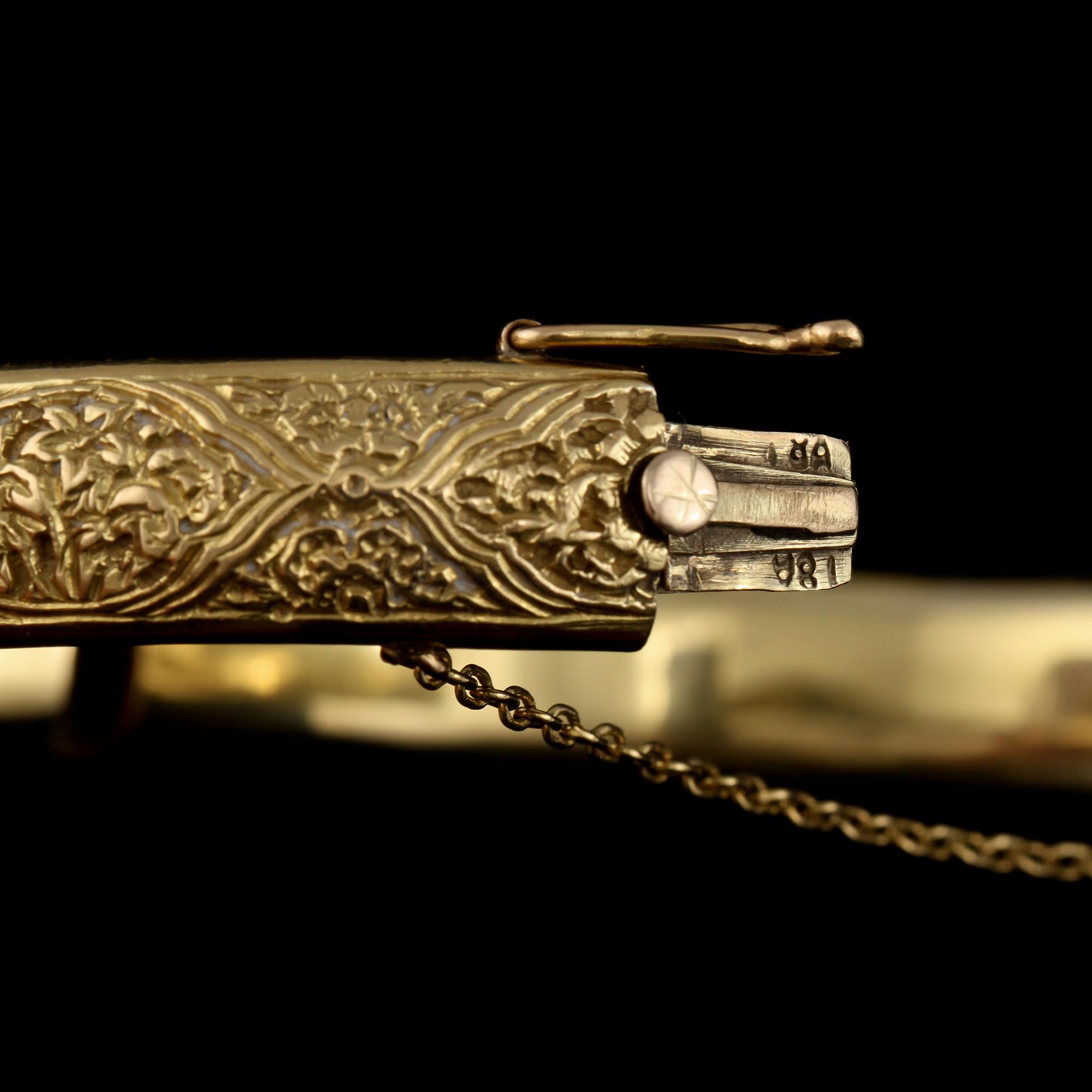 ARMRING, 14k guld, utländska stämplar. Vikt 41 g.