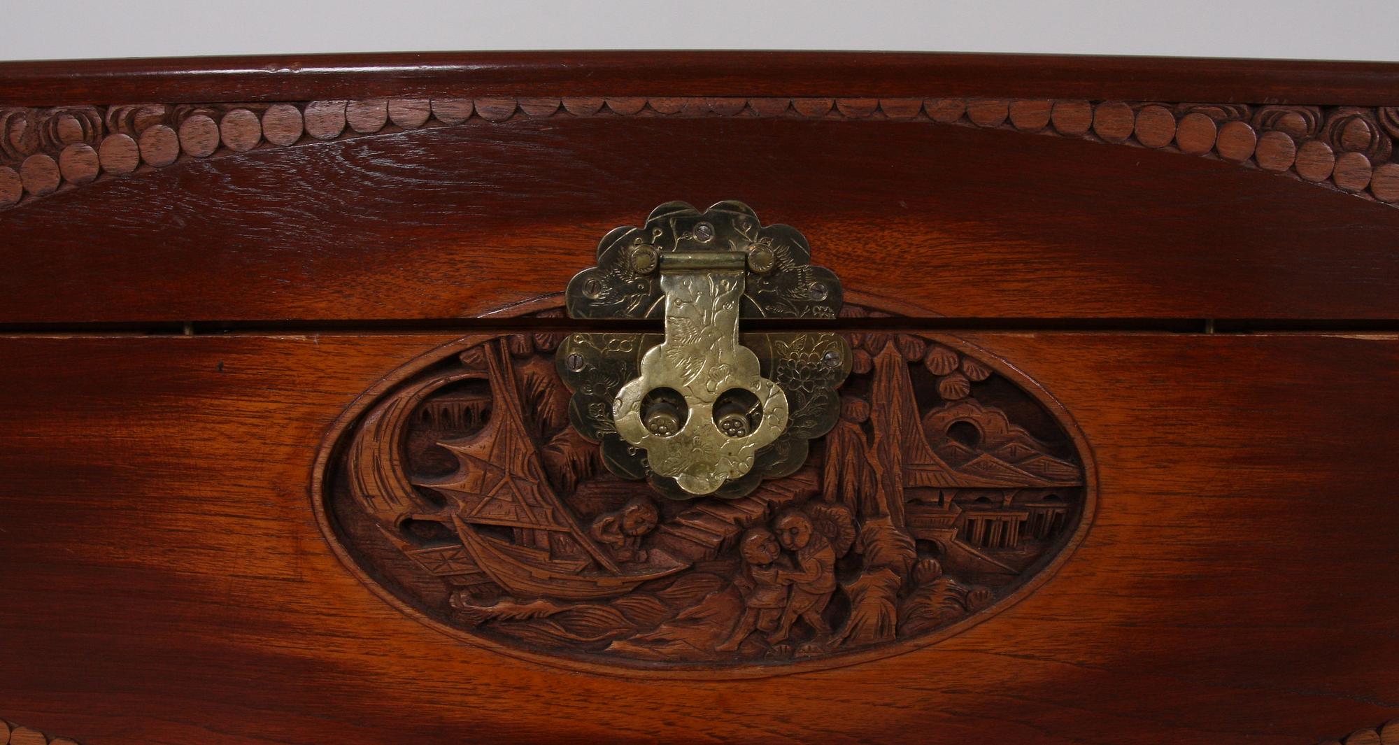 SKÅP, orientaliskt, 1900-tal.