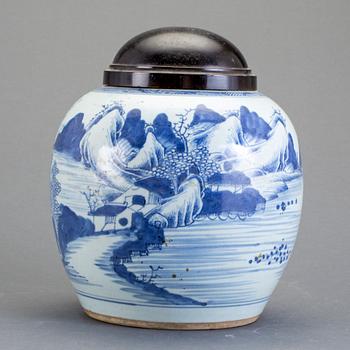 KRUS / LAMPFOT, porslin, Kina, 1800-talets första hälft.