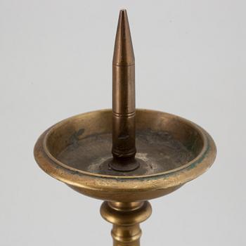 LJUSSTAKAR, ett par, brons, 1600-/1700-tal.