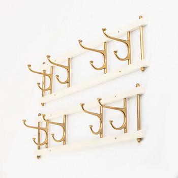 Klädhängare, ett par, "Dekorativ", Skoglunds metallgjuteri, Anderstorp, 1900-talets mitt.