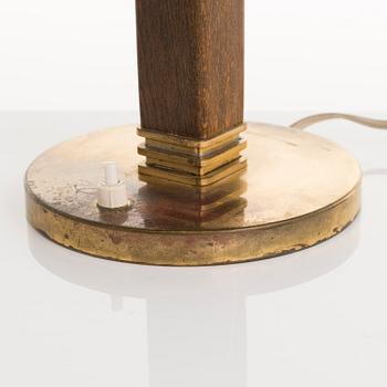 PAAVO TYNELL, BORDSLAMPA, modell 5066, Taito Oy, 1900-talets mitt.