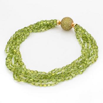 A 7-strand peridot necklace. Design by Jörg Heinz. Serial nr 103 42 32.