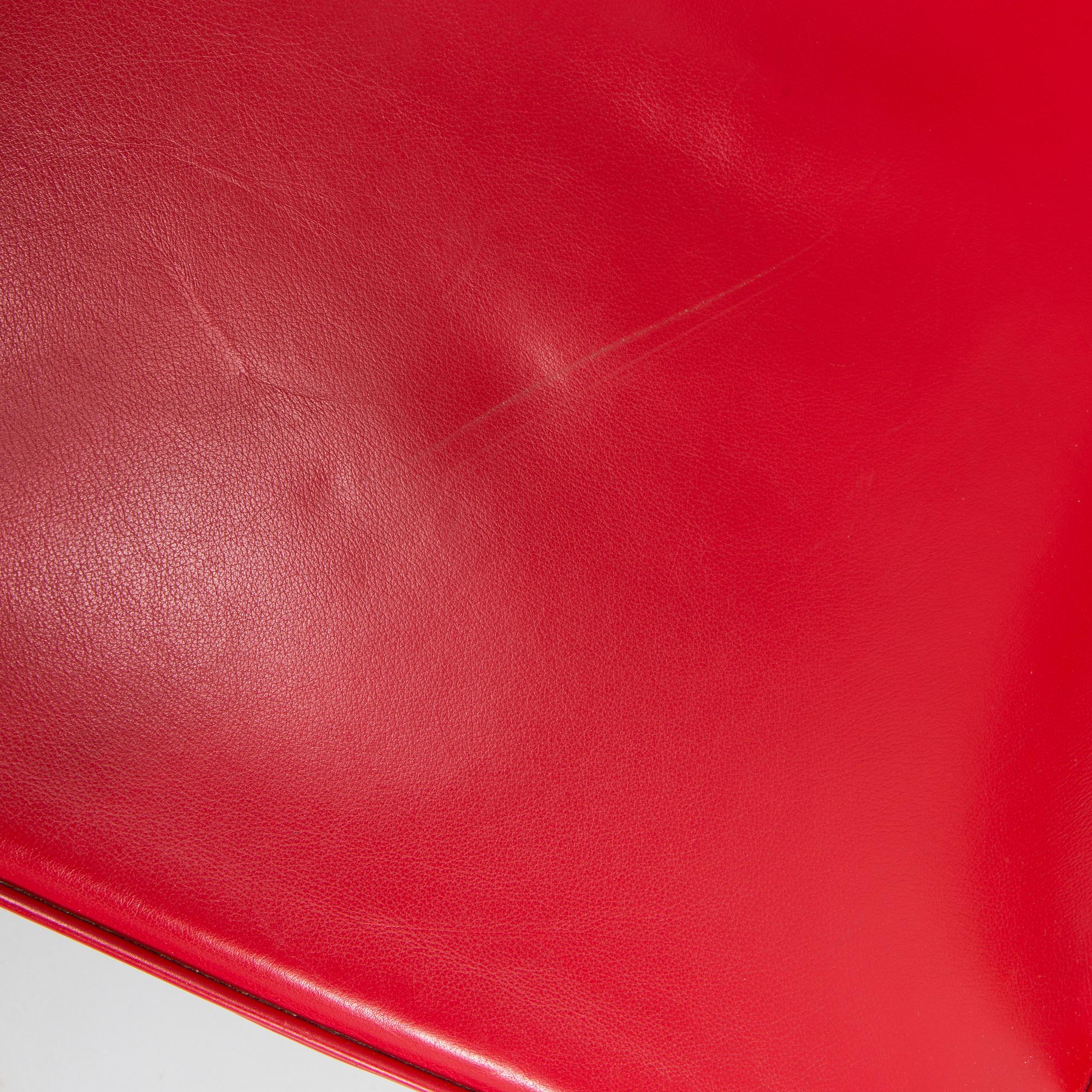 Alvar Aalto, nojatuoli ' High back tank'  E400 för Artek 1999. Ben af Sculten, rahi 445 Artek 1999.