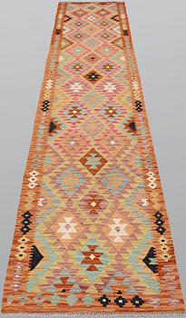 A Kilim runner, approx. 395 x 85 cm.