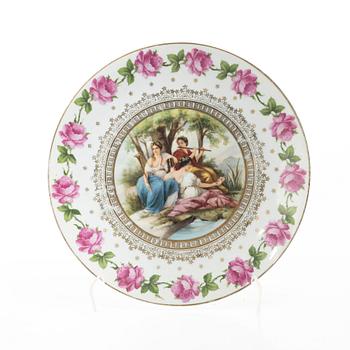 Praktfat, ett par, porslin, Wien, 1900-tal.
