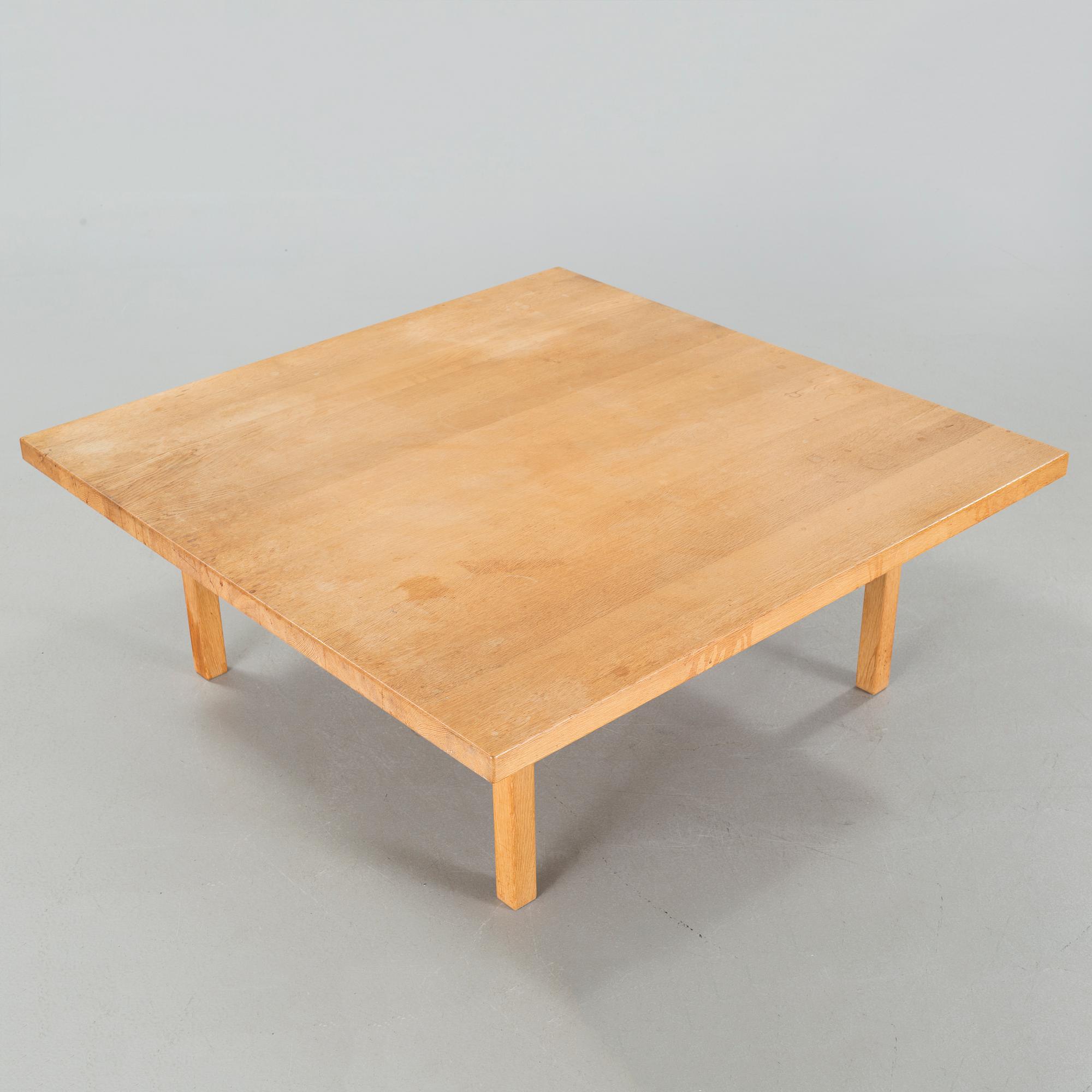 A late 20th century coffee table.