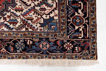 A Heris carpet, approx. 275 x 200 cm.
