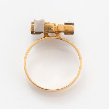 Björn Weckström, ring, 18K gold with brilliant-cut diamond.