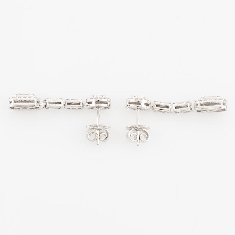 Earrings, 18K white gold with baguette and brilliant cut diamonds.