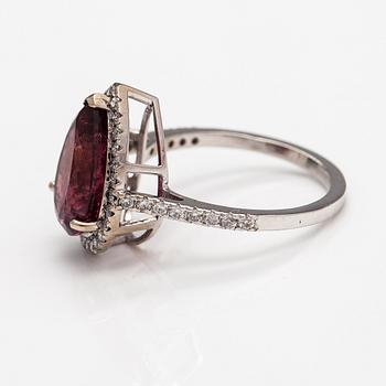 Ring, 14K vitguld, turmalin och diamanter ca 0.44 ct tot.