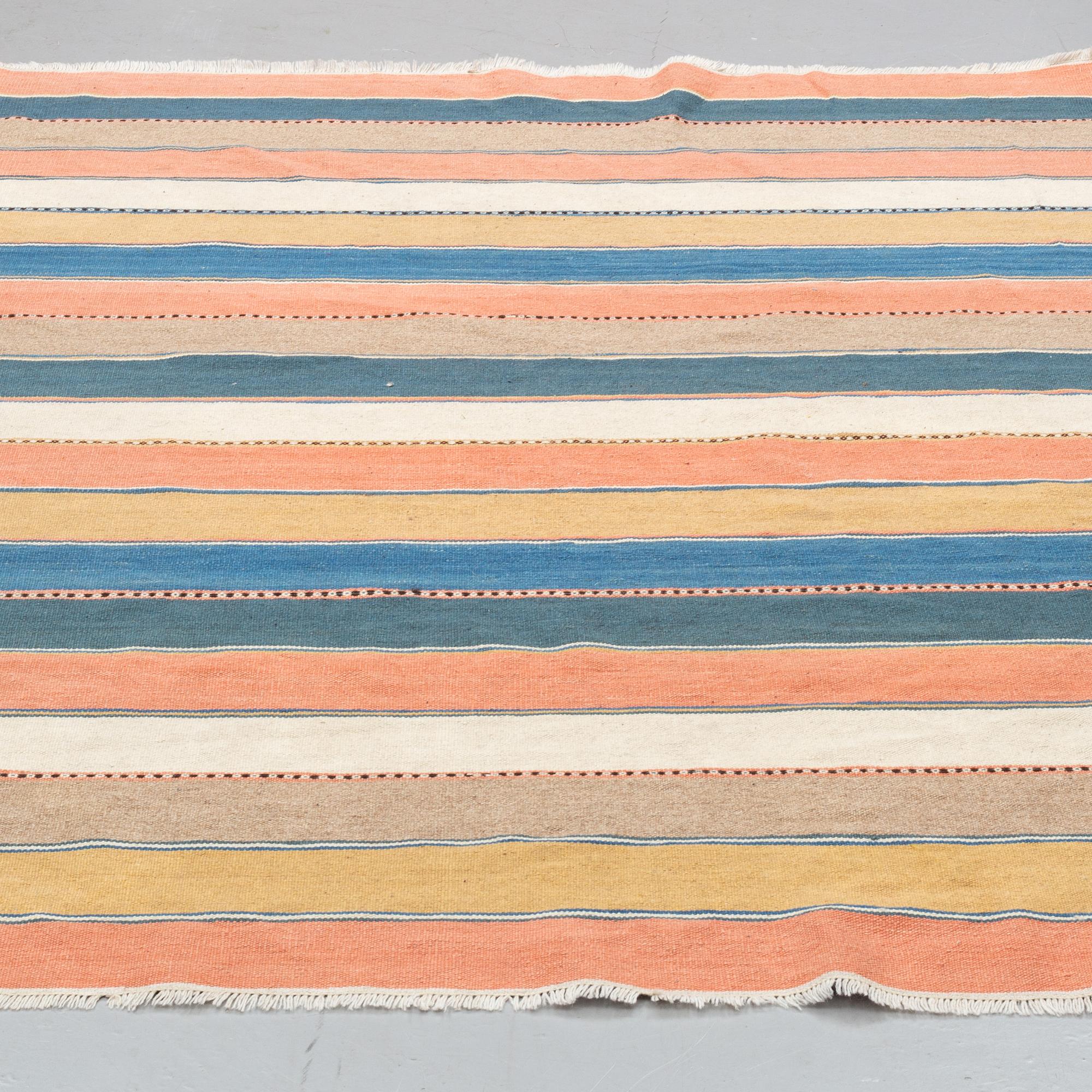 MATTA, slätvävd, sannolikt Orientalisk, ca 246,5 x 174,5 cm.