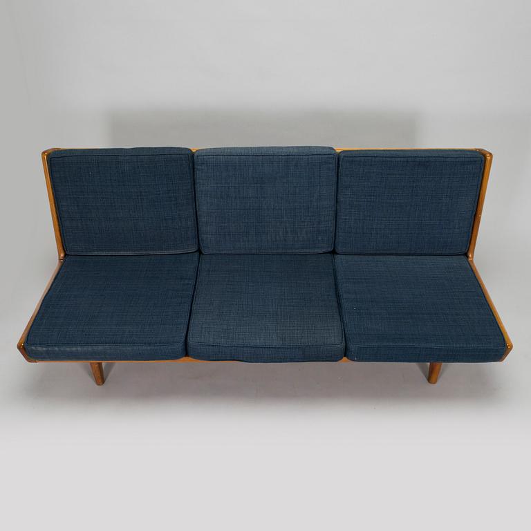 Carl Gustaf Hiort af Ornäs, a mid-20th century 'Studio' sofa for Puunveisto Oy - Träsnideri Ab.