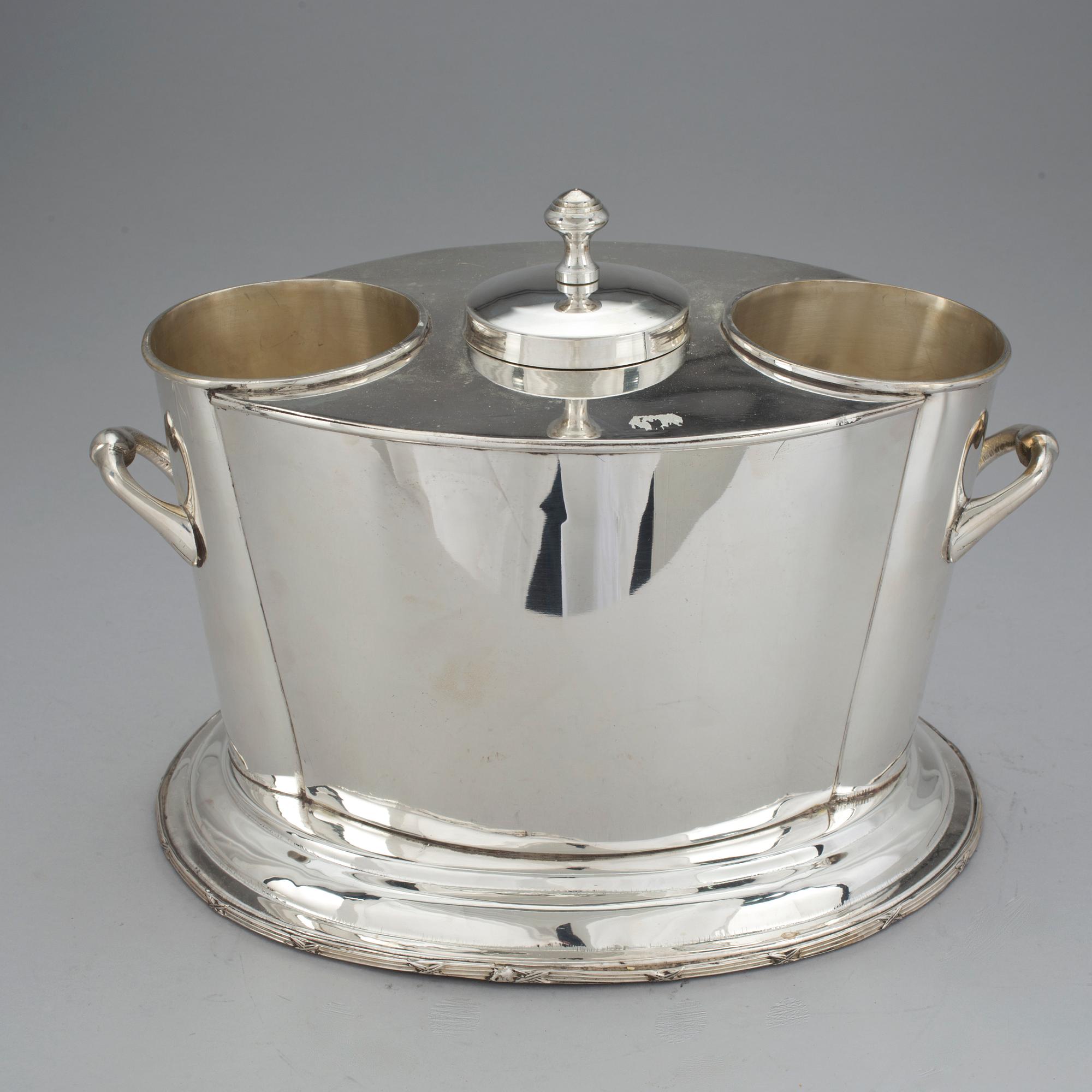 VITVINKYLARE, för två flaskor, 1900-talets slut.