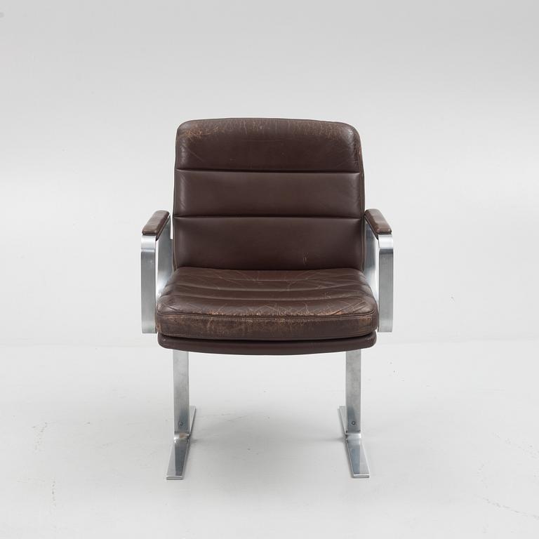 A steel and leather armchair, Collection Walter Knoll.