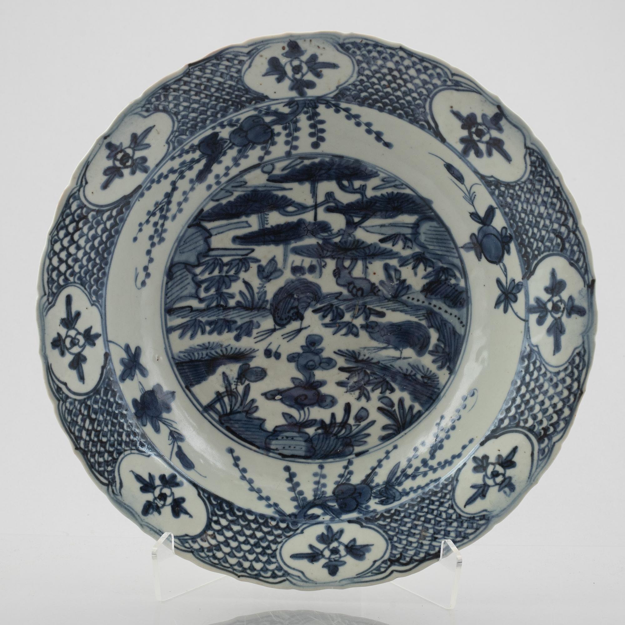 Skålfat, porslin, Swatow, Mingdynastin,  Wanli (1572-1620).