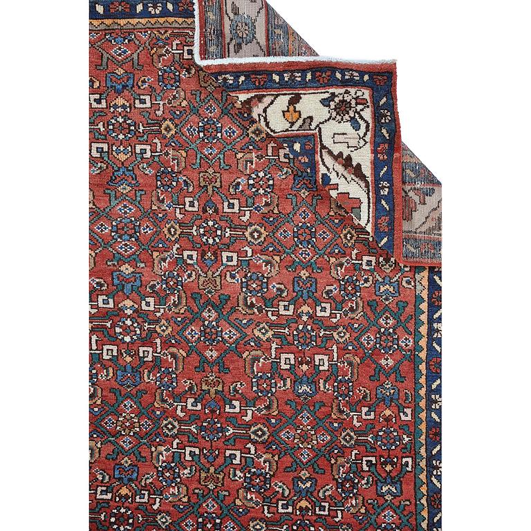 Matta, Hamadan, ca 296 x 204 cm.