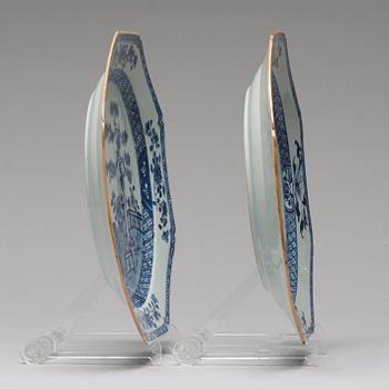 A pair of blue and white serving dishes, Qing dynasty, Qianlong (1736-95).