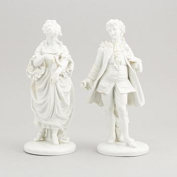 A pair of porcealain figurines, probably German, from around year 1900.