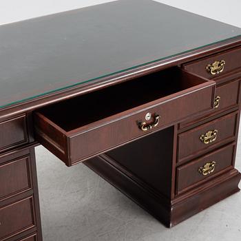 Skrivbord, England, 1900-talets senare del.