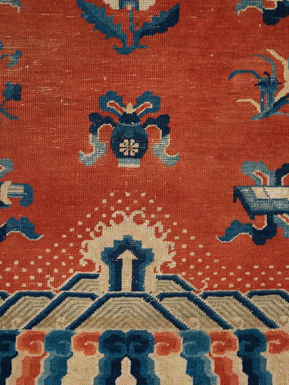 Matto, a pillar rug, an antique Chinese, late Qing dynasty, around 1900, ca 178-180,5 x 92-93,5 cm.